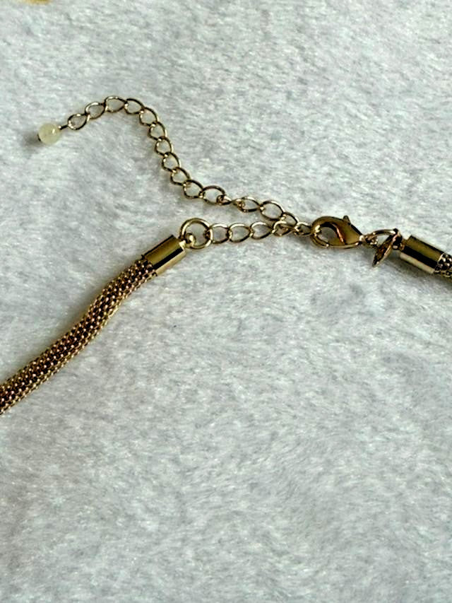 Avon SHB Gold Tone Rhinestone Wire Flower Mesh Necklace 22"