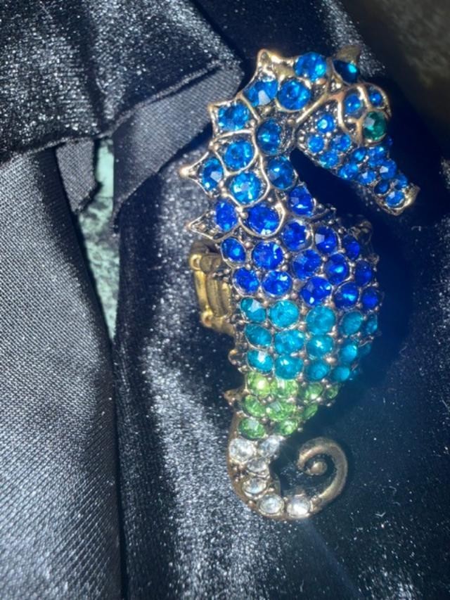 Blue Green Rhinestone Seahorse Stretch Ring Gold Tone Elastic Crystal Ocean