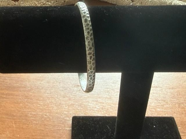 Signed Hammered Silver Tone Textured Bangle Bracelet Narrow Slip On Vintage