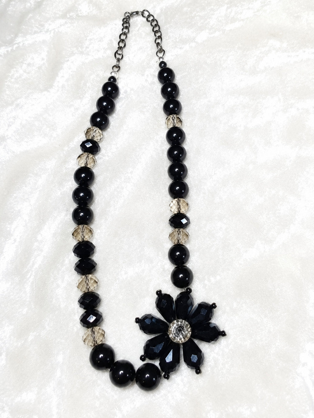 Black Beaded Flower Pendant Necklace approx 18." Facetedt Costume Jewelry