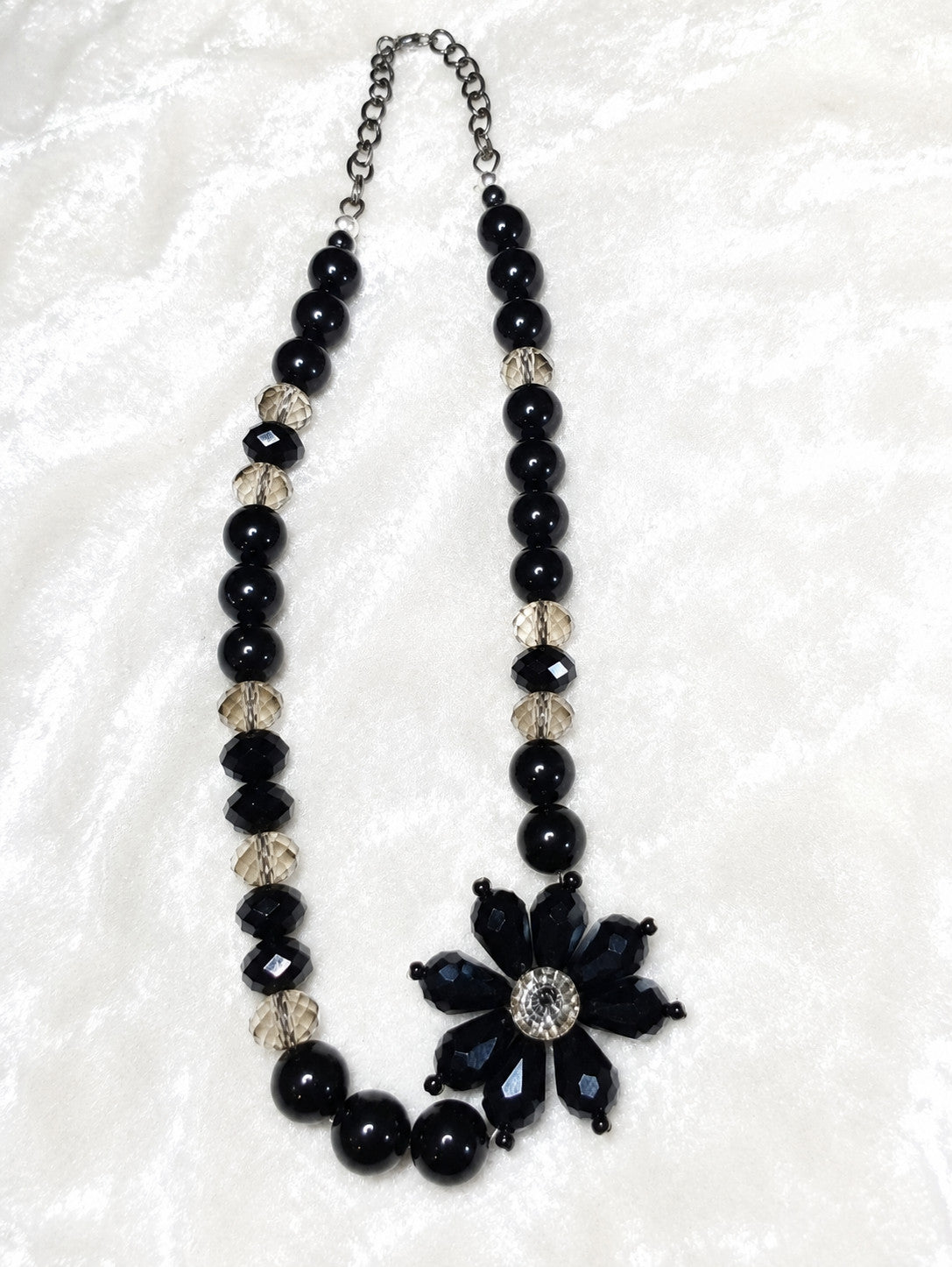 Black Beaded Flower Pendant Necklace approx 18." Facetedt Costume Jewelry