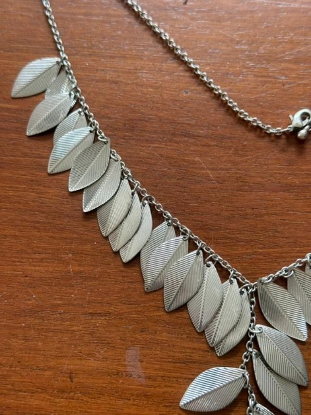 Vintage Silver Tone Leaf Necklace 26.5" Nature Botanical Station Necklace Unsign