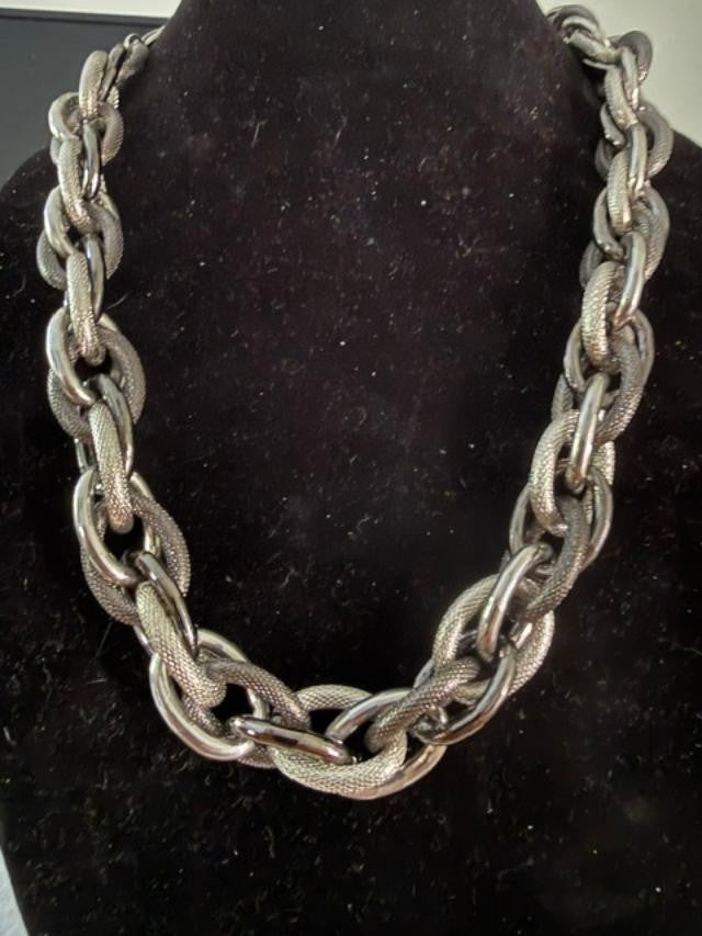 Vintage Silver Tone Chunky Mesh Link Necklace, Alternating Textured Oval Links