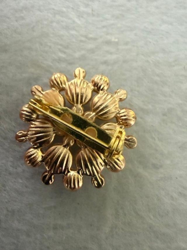 New Never Worn Faux Pearl Rhinestone Cluster Brooch Gold Tone Pin 1 Inch