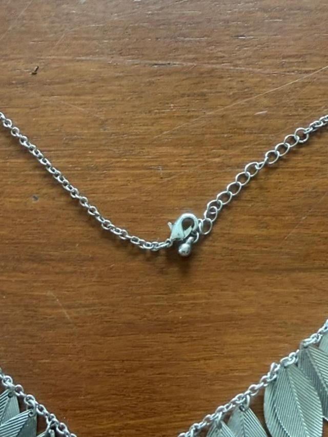 Vintage Silver Tone Leaf Necklace 26.5" Nature Botanical Station Necklace Unsign