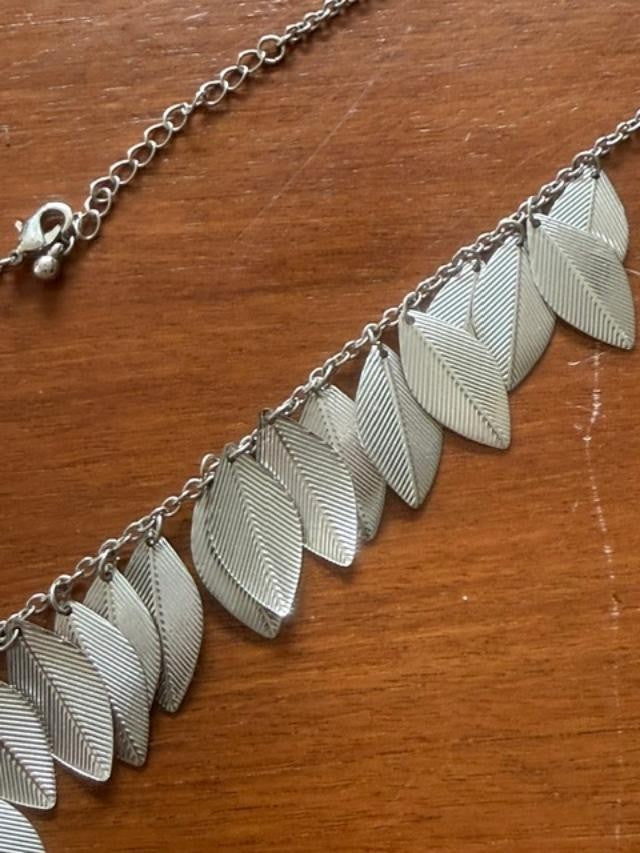 Vintage Silver Tone Leaf Necklace 26.5" Nature Botanical Station Necklace Unsign