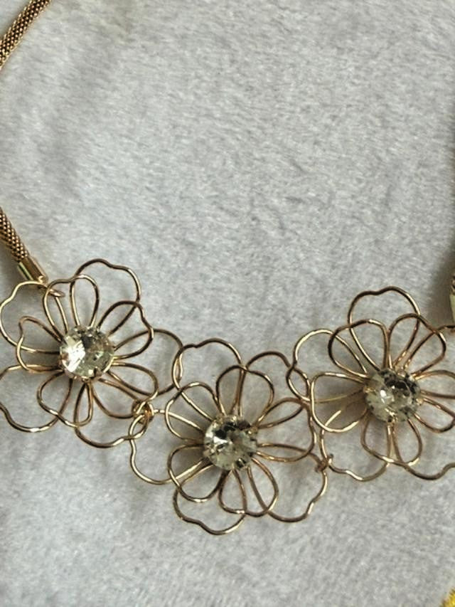 Avon SHB Gold Tone Rhinestone Wire Flower Mesh Necklace 22"