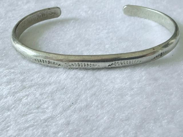 Vintage Southwestern Snake Jaw Stamped Silver Tone Open Cuff Bracelet